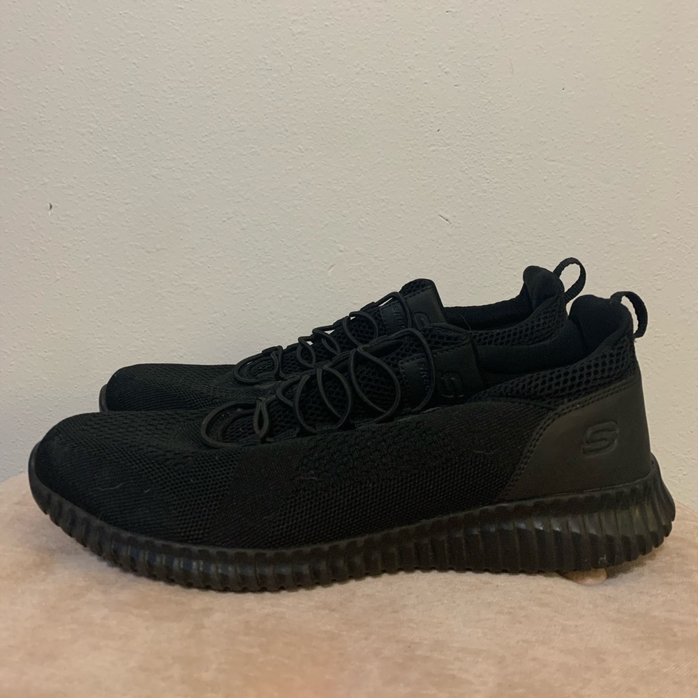 Sketchers Slip Resistant Shoes